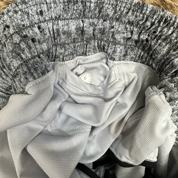 Hotty hot 4” lululemon shirts size 6 - Picture 3 of 3